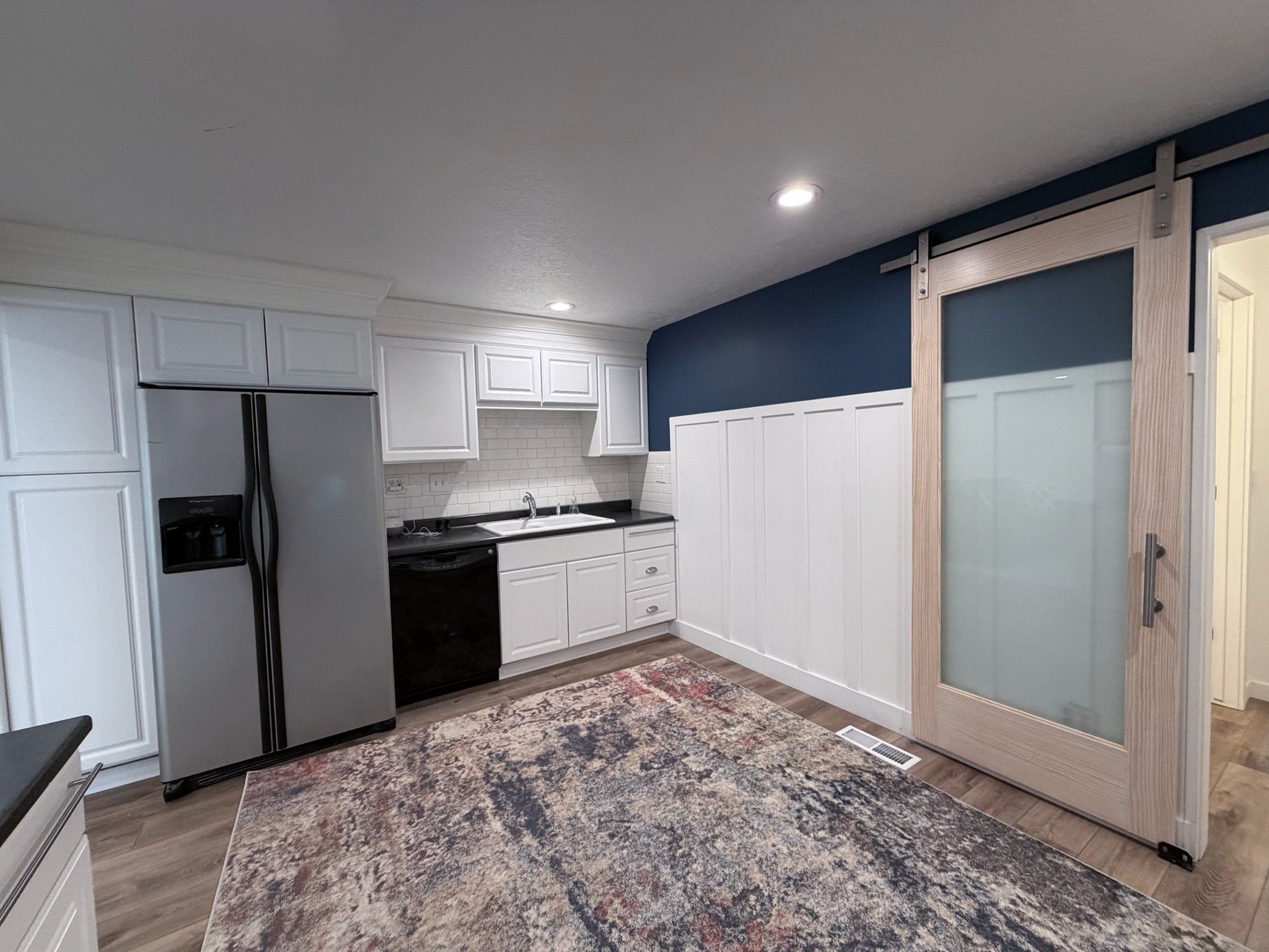 Additional kitchen with blue accent wall